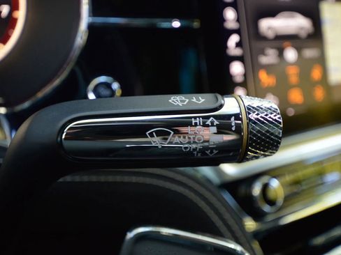 Used 2022 Bentley Flying Spur V8 image 41