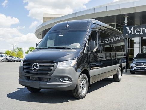 Used 2024 Mercedes-Benz Sprinter 3500 image 3