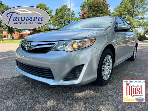 Used 2012 Toyota Camry LE FWD image 1