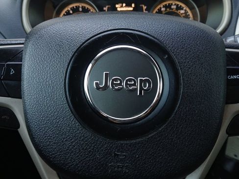 Used 2018 Jeep Cherokee Latitude FWD image 5