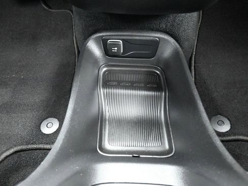 Used 2024 Chrysler Pacifica Touring image 28