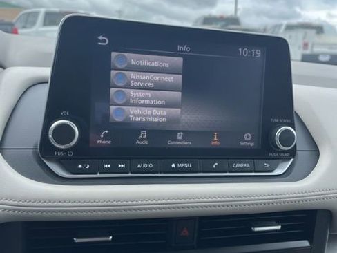 Used 2025 Nissan Rogue SV image 47