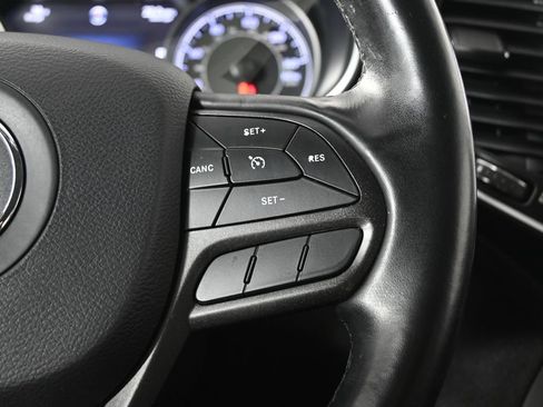 Used 2019 Jeep Cherokee Trailhawk w/ Cold Weather Group AWD/4WD image 35