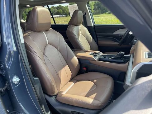 Certified 2025 Toyota Grand Highlander AWD image 22