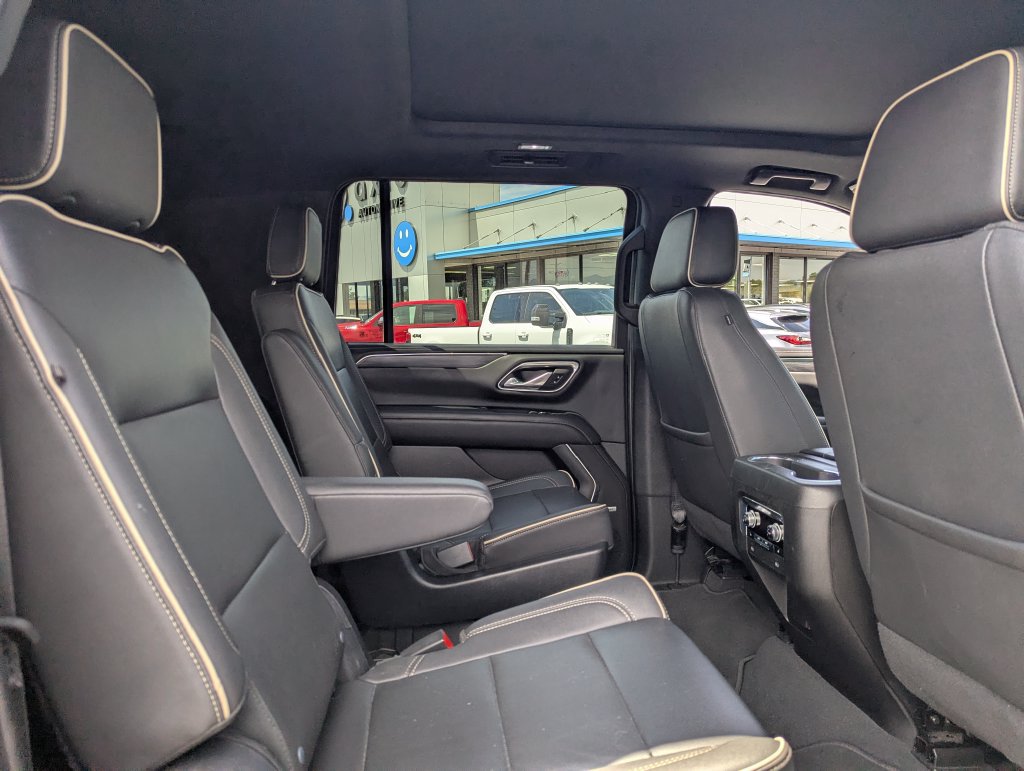 Used 2023 GMC Yukon XL SLT w/ SLT Premium Package AWD/4WD image 33
