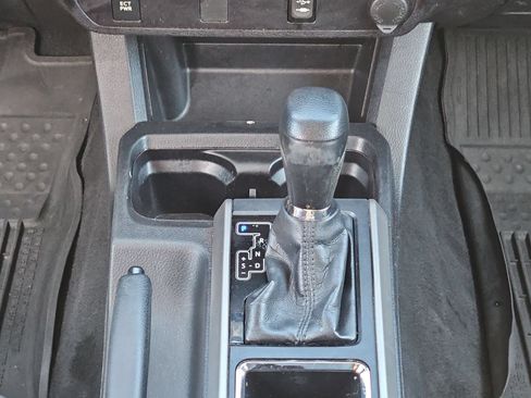 Used 2017 Toyota Tacoma SR5 w/ Tow Package AWD/4WD image 19