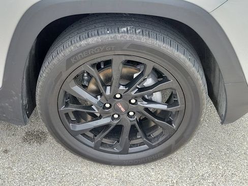 Used 2023 GMC Terrain SLE w/ Elevation Edition FWD image 8