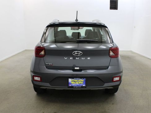 Used 2025 Hyundai Venue Limited FWD image 4