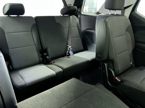 Used 2021 Chevrolet Traverse LT FWD image 31