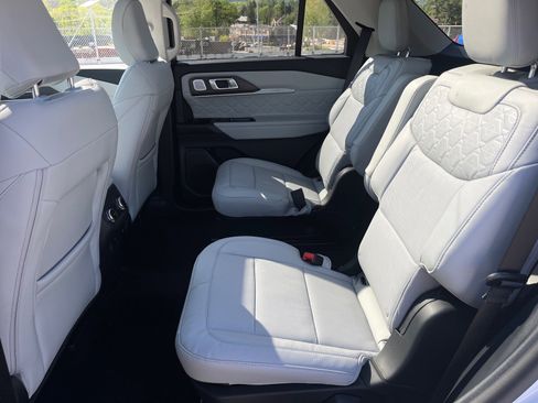 New 2026 Ford Explorer Platinum AWD/4WD image 17