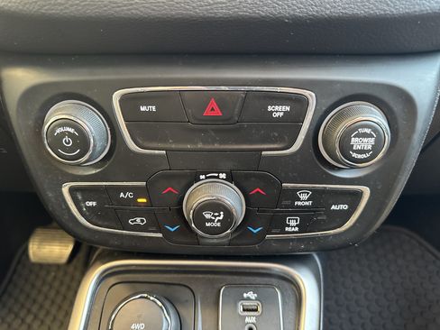 Used 2018 Jeep Compass Latitude w/ Popular Equipment Group AWD/4WD image 15