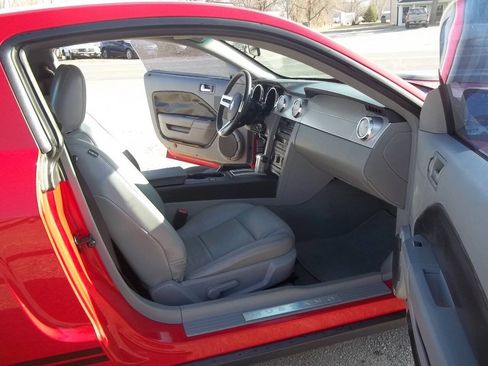 Used 2009 Ford Mustang Premium RWD image 11
