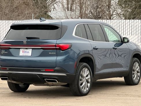 Used 2025 Buick Enclave Preferred image 4
