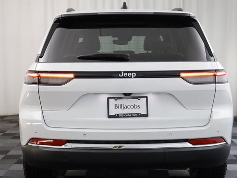 Used 2022 Jeep Grand Cherokee Limited image 16