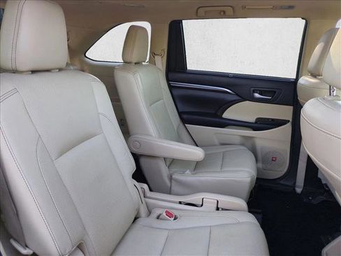 Used 2014 Toyota Highlander Limited Platinum image 21