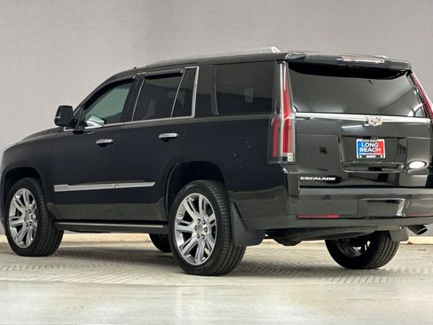 Used 2018 Cadillac Escalade Premium Luxury image 3