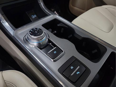 Used 2021 Ford Edge Titanium FWD image 18