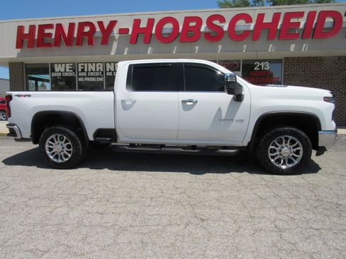 Used 2025 Chevrolet Silverado 2500 LTZ w/ LTZ Premium Package AWD/4WD image 9