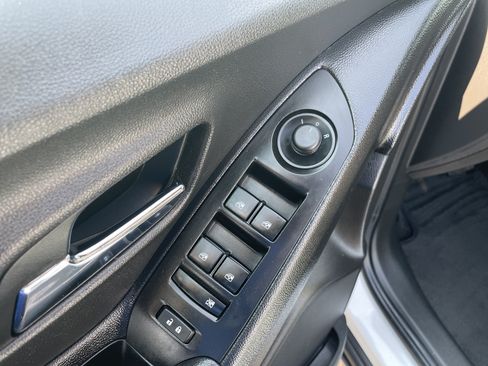 Used 2019 Chevrolet Trax LT w/ LT Convenience Package FWD image 19