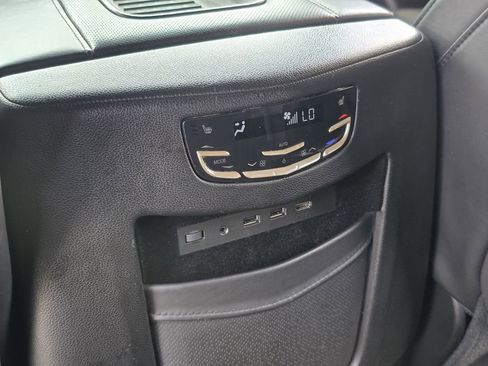 Used 2018 Cadillac Escalade Platinum AWD/4WD image 35