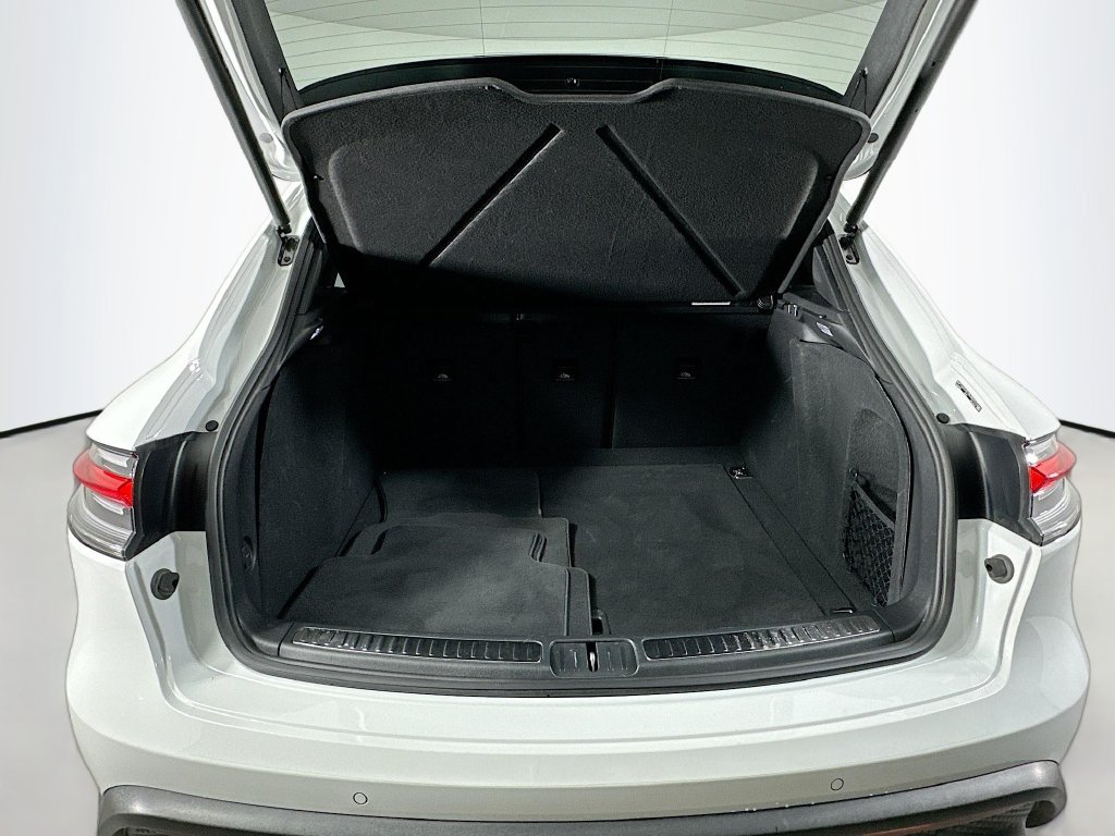 Certified 2025 Porsche Macan AWD/4WD image 28