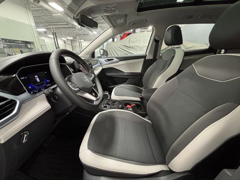 New 2025 Volkswagen Taos SE image 3