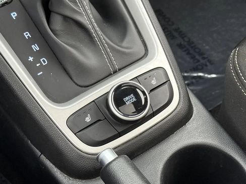 Used 2021 Hyundai Venue SEL w/ Premium Package image 38