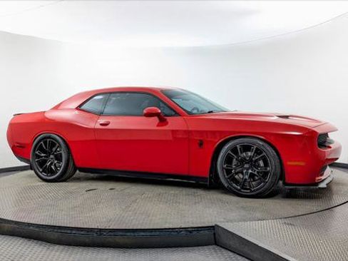 Used 2016 Dodge Challenger R/T image 11