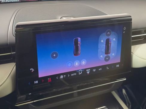 Used 2025 Lincoln Nautilus Reserve image 31