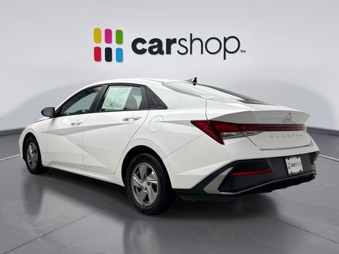 Used 2024 Hyundai Elantra SE FWD image 3
