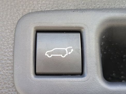 Used 2020 Toyota Highlander Limited image 13