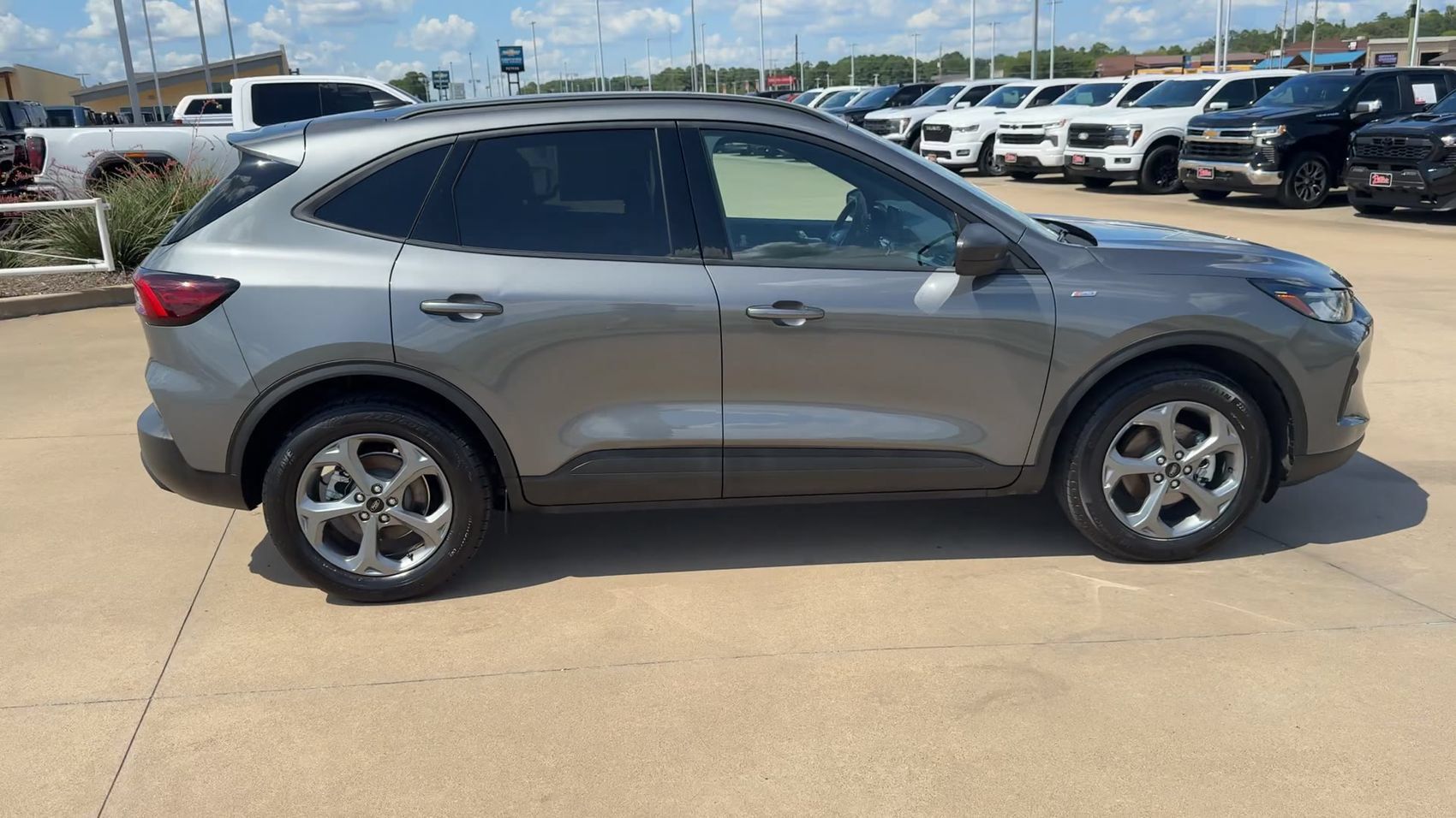 Used 2025 Ford Escape ST-Line AWD/4WD image 2