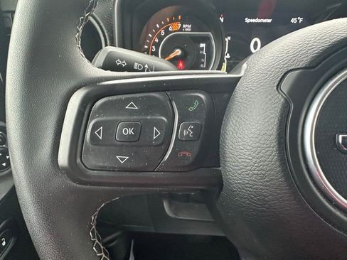 Used 2025 Jeep Wrangler Unlimited Rubicon image 16