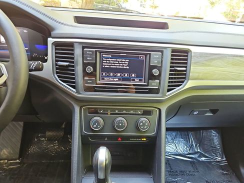 Used 2023 Volkswagen Atlas Cross Sport SE AWD/4WD image 15