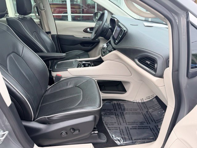 Used 2022 Chrysler Pacifica Limited w/ Uconnect Theater Family Group AWD/4WD image 13