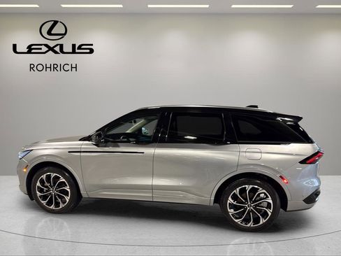 Used 2024 Lincoln Nautilus Reserve image 9