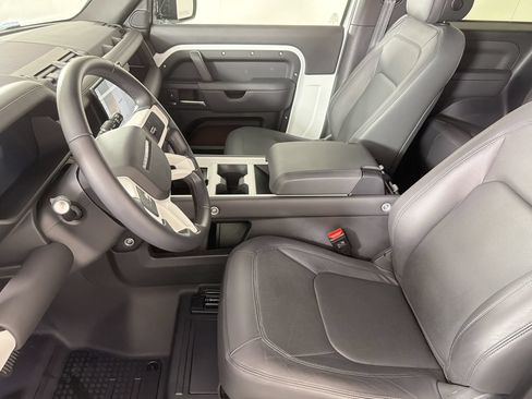 Used 2025 Land Rover Defender 90 X-Dynamic SE AWD/4WD image 21