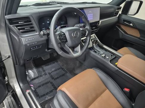 Used 2024 Lexus GX 550 image 21