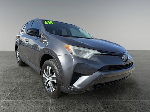 Used 2018 Toyota RAV4 LE AWD/4WD image 9