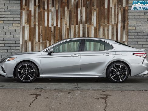 Used 2018 Toyota Camry XSE image 3