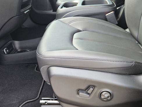 New 2026 Chrysler Pacifica Select image 24