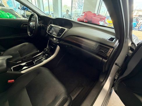 Used 2017 Honda Accord Touring image 29