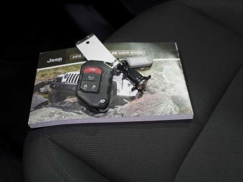 Used 2021 Jeep Wrangler Unlimited Sport AWD/4WD image 30