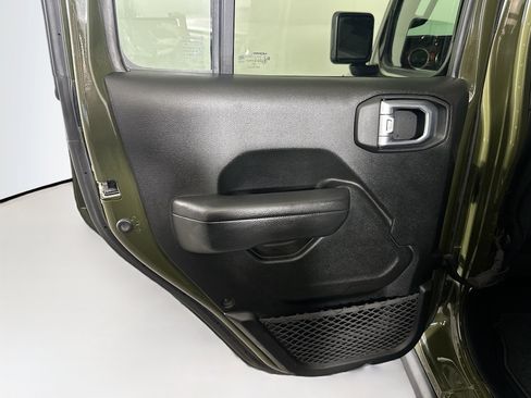 Used 2022 Jeep Gladiator Rubicon w/ Cold Weather Group image 25