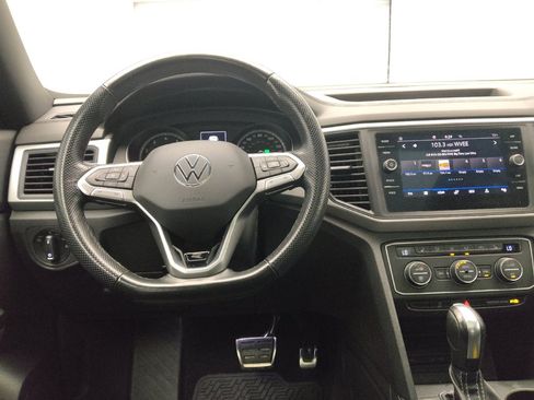Used 2021 Volkswagen Atlas Cross Sport SE w/ Panoramic Sunroof Package FWD image 22