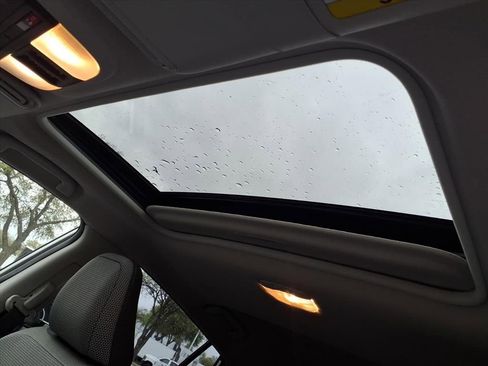 Used 2024 Subaru Crosstrek 2.0i Premium image 16