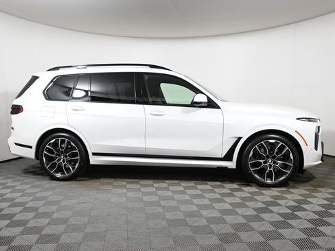 New 2026 BMW X7 xDrive40i w/ M Sport Package AWD/4WD image 8