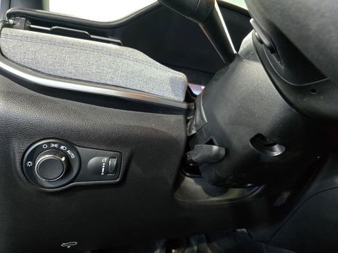 Used 2023 Jeep Compass Sport image 14