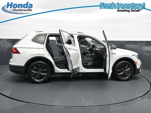 Used 2023 Volkswagen Tiguan SE w/ Panoramic Sunroof Package FWD image 41