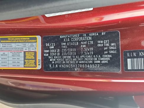 Used 2024 Kia Carnival EX FWD image 28